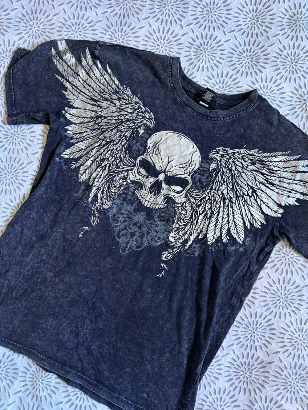 Social Collision Metal Foil Skull and Wings Dark Wash T-Shirt Men’s M